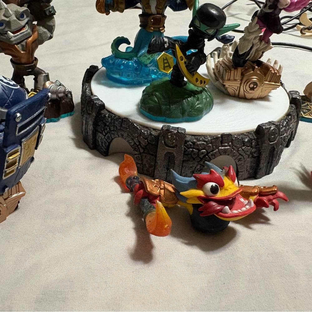 PS3 portal with skylanders 8 of them - Picture 10 of 11